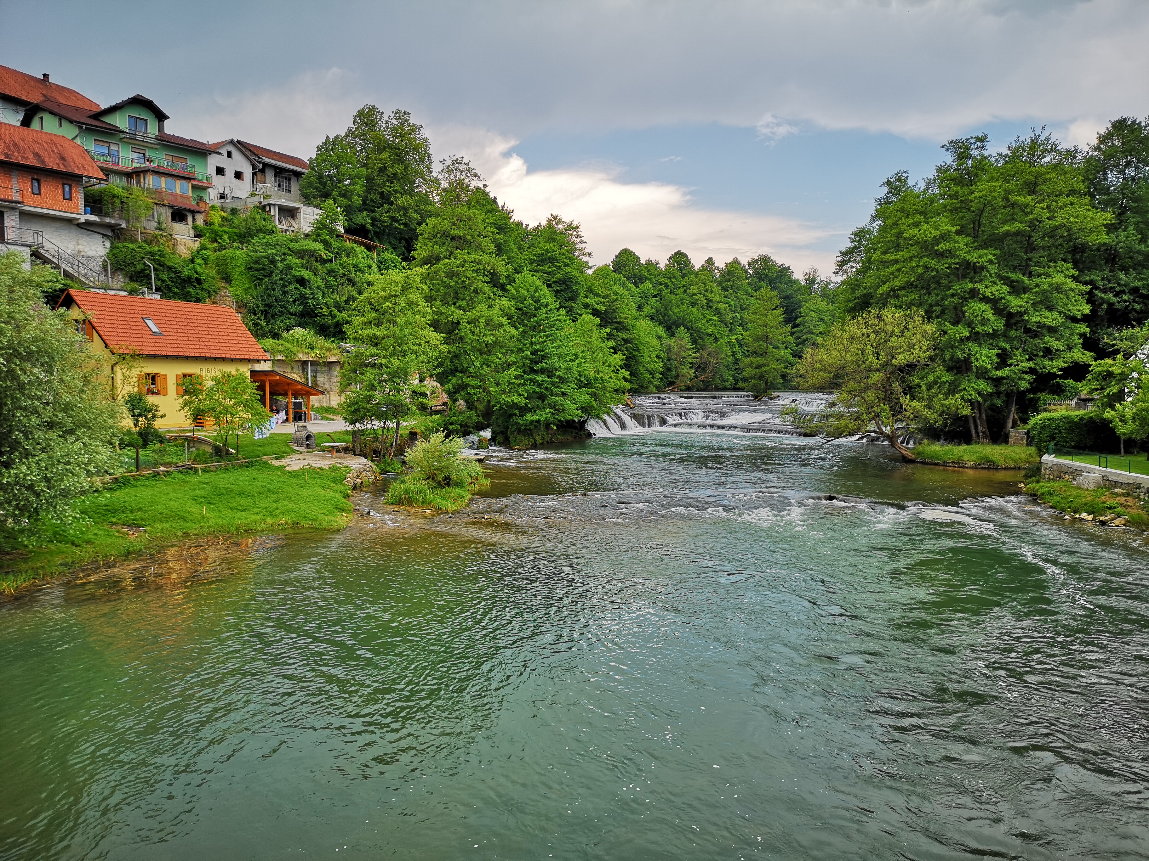 Lehnjakovi pragovi na reki Krki v Žužemberku.